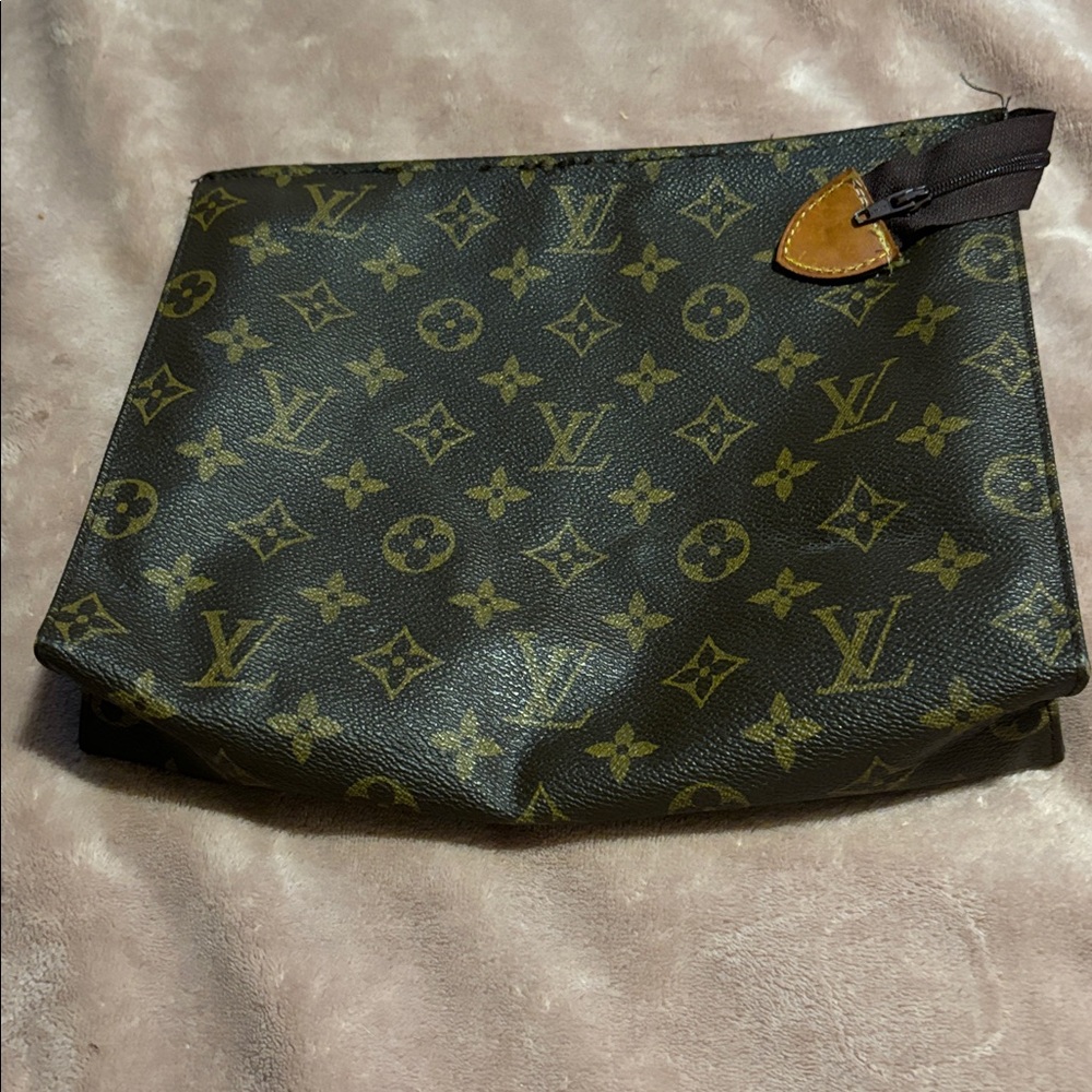 Louis Vuitton Women’s Makeup Bag